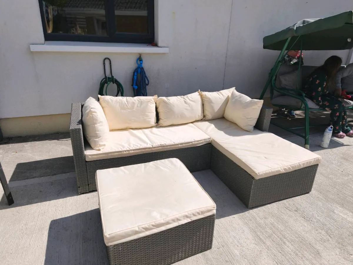 Rattan garden set. - Image 2