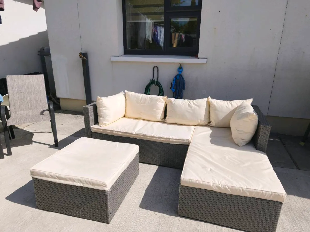 Rattan garden set. - Image 3