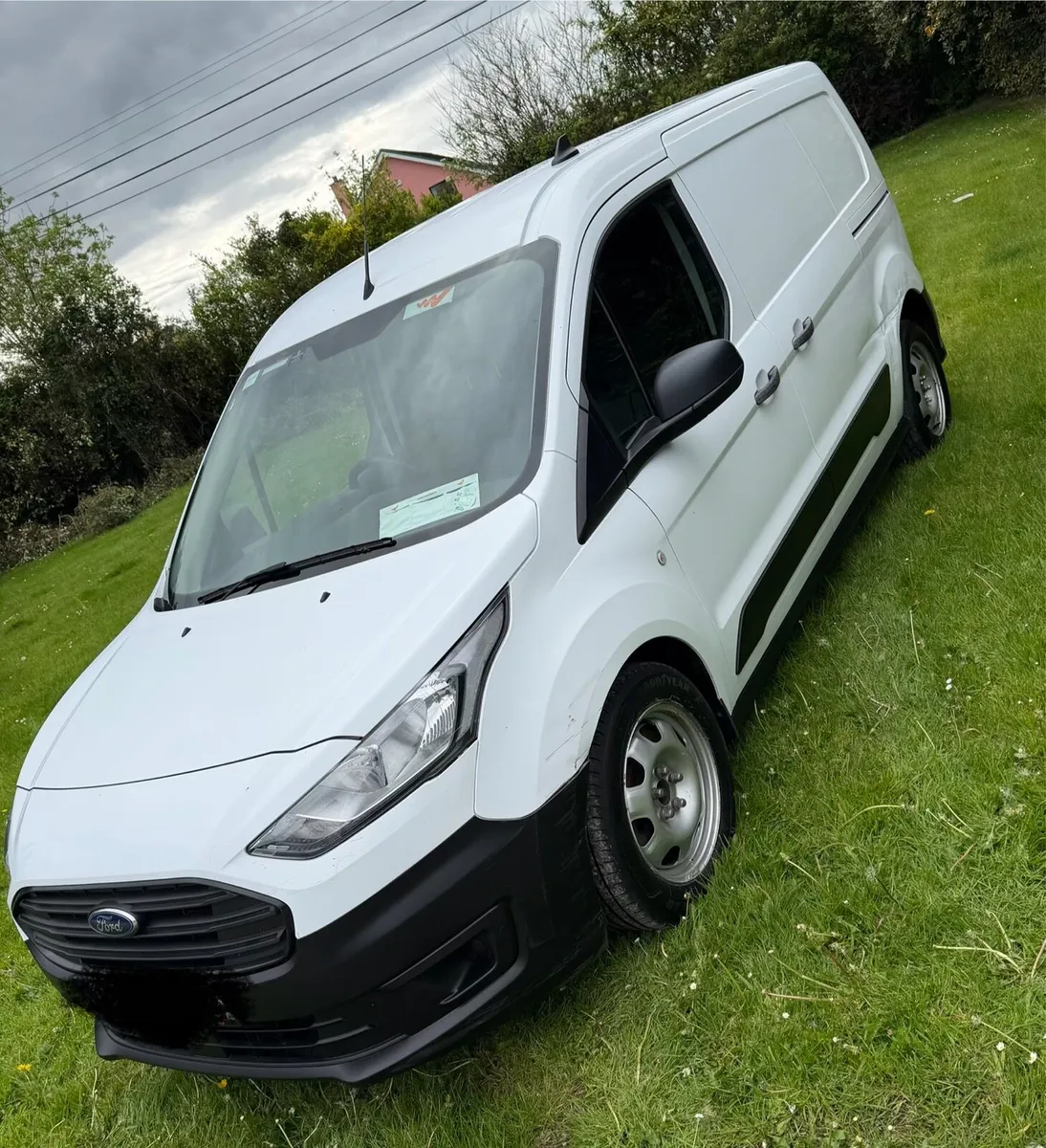 Only 44kms 2023 Ford transit Connect - Image 2