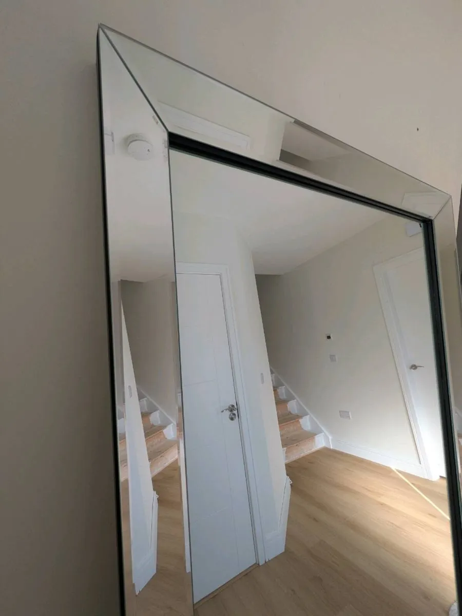 Large Mirror in good condition - Image 2