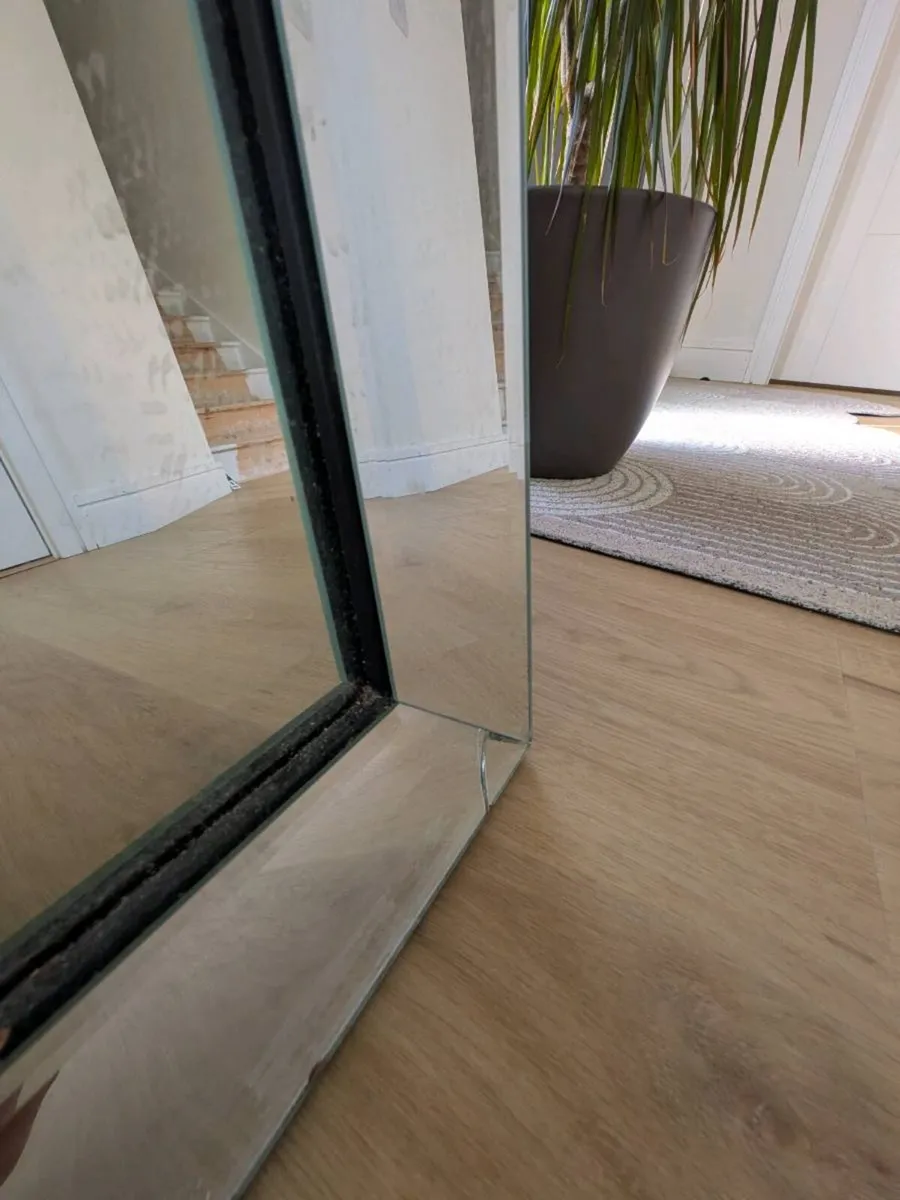 Large Mirror in good condition - Image 3