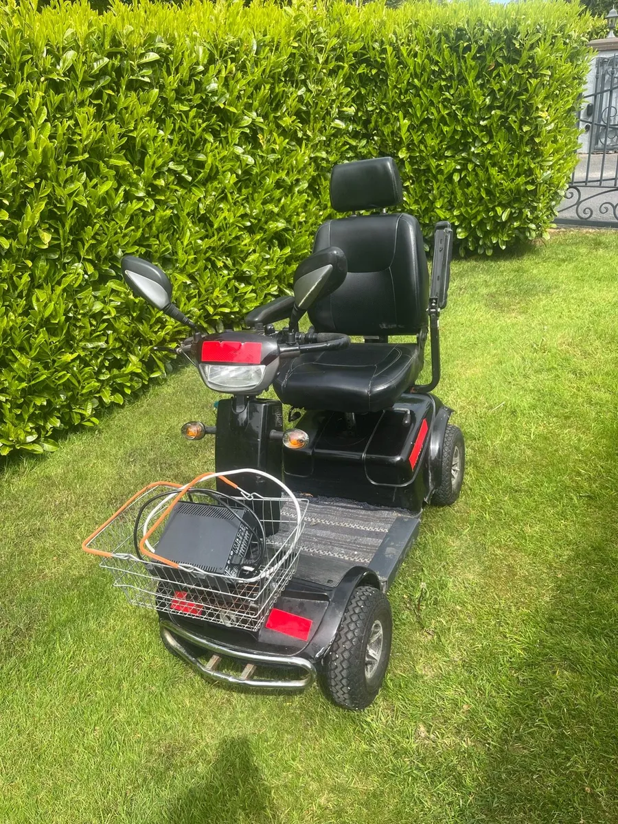Powerful large mobility scooter - Image 1