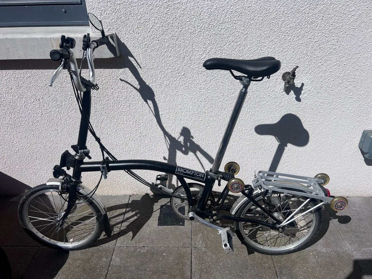 Brompton 6 gears with dynamo lights and rear rack - Image 1