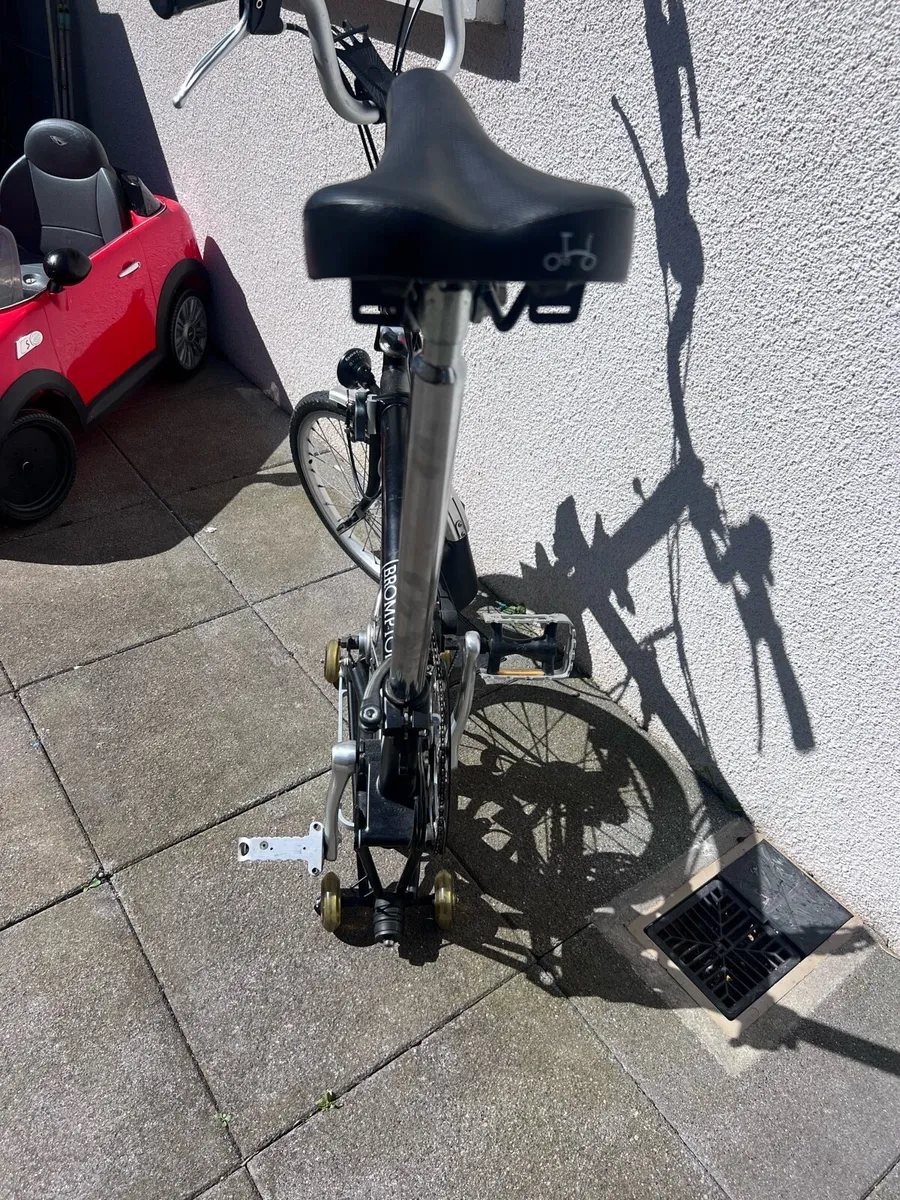 Brompton 6 gears with dynamo lights and rear rack - Image 3