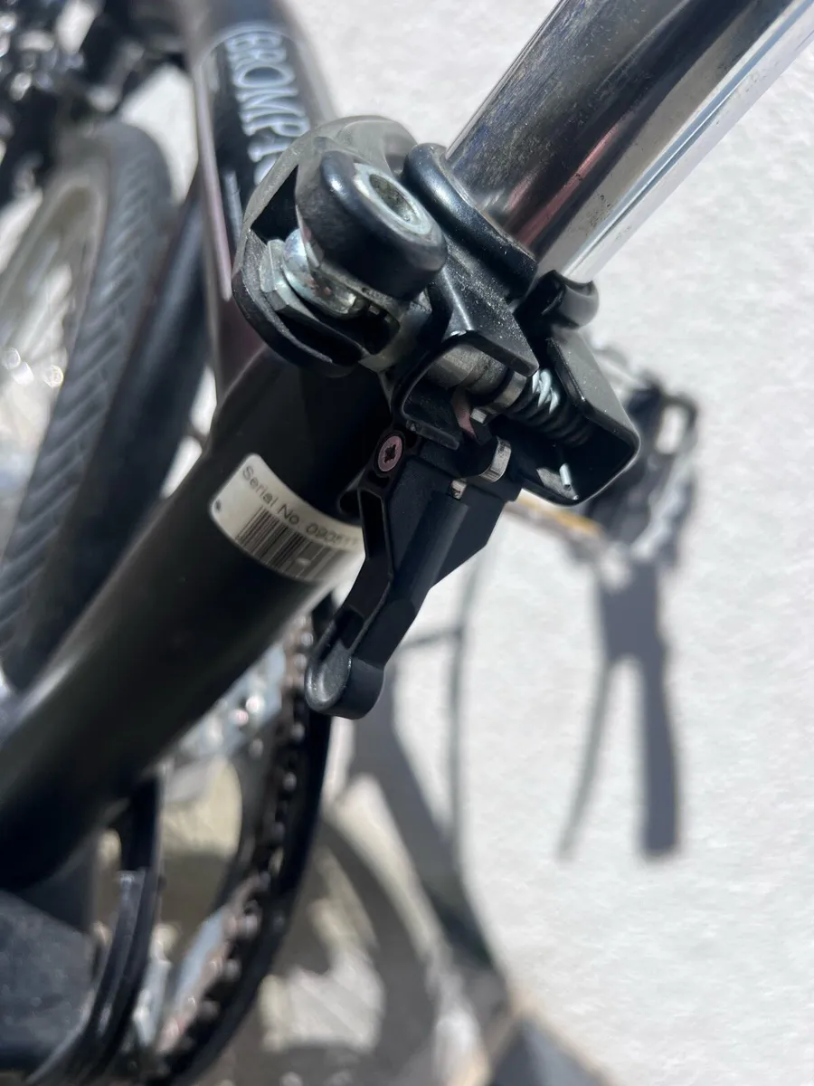 Brompton 6 gears with dynamo lights and rear rack - Image 4