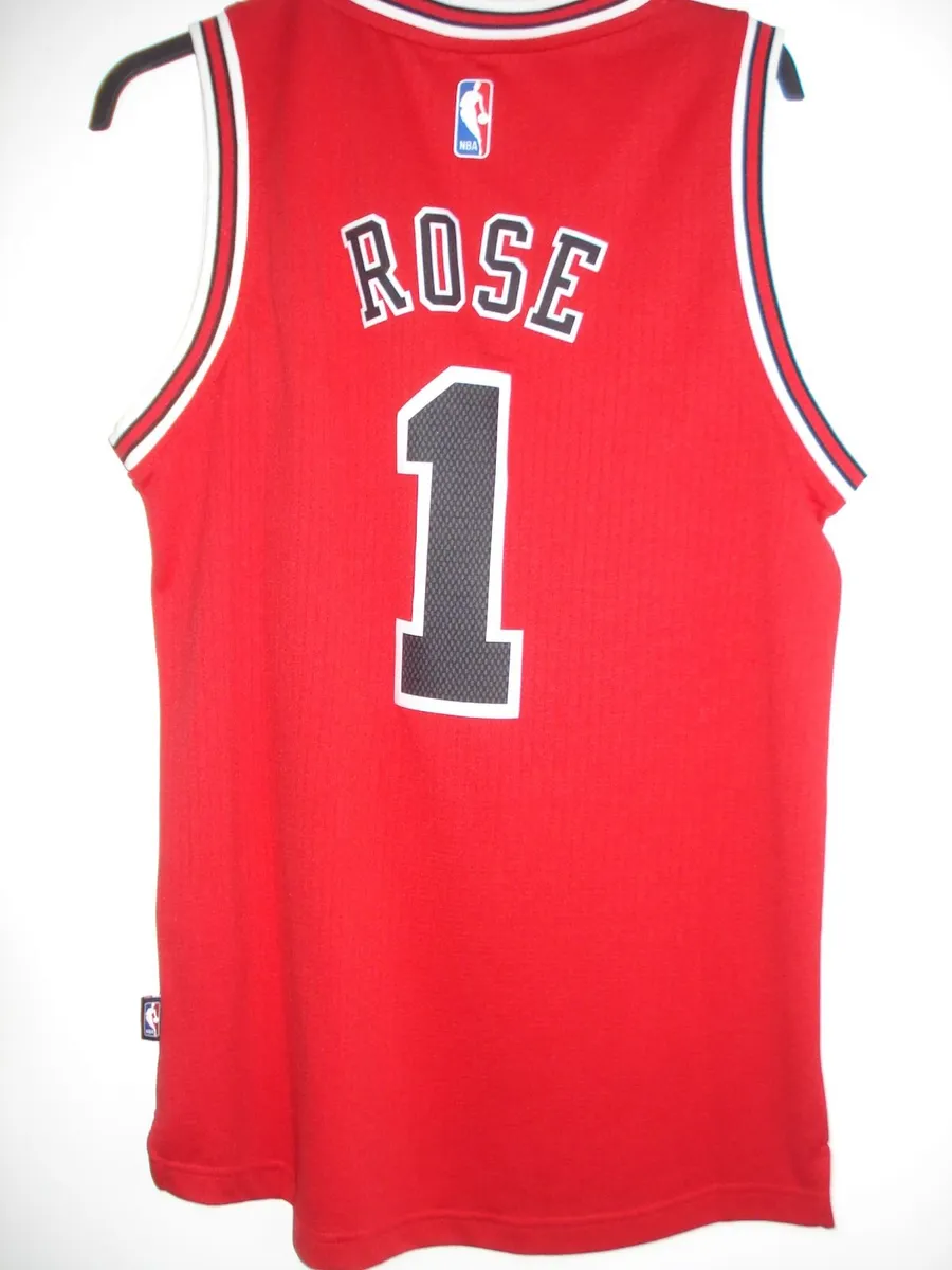 ADIDAS CHICAGO BULLS ROSE NBA JERSEY. SMALL SIZE. - Image 4