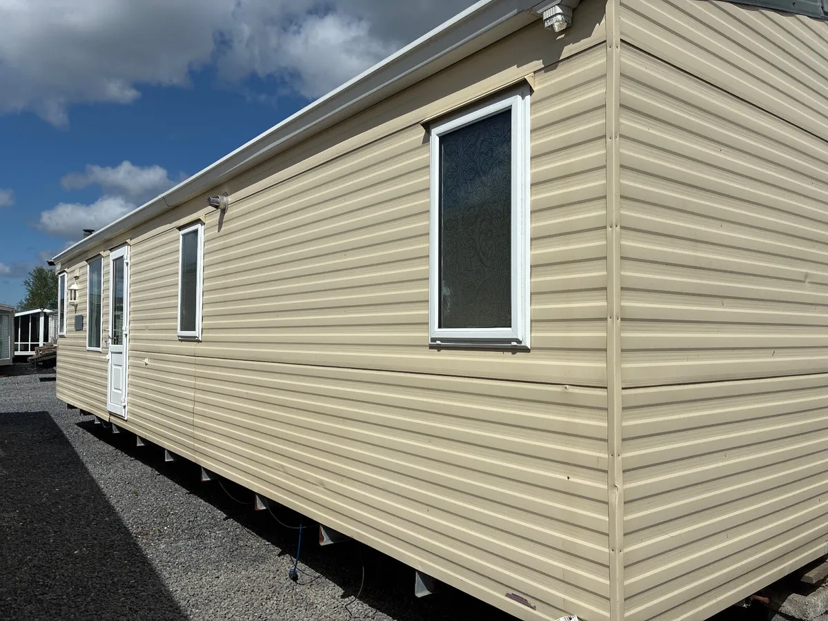 AN EVEN GRANDER WILLERBY GRANADA 38X12X2BED - Image 3