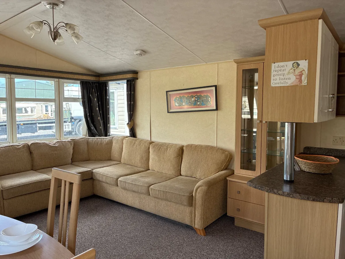 AN EVEN GRANDER WILLERBY GRANADA 38X12X2BED - Image 4