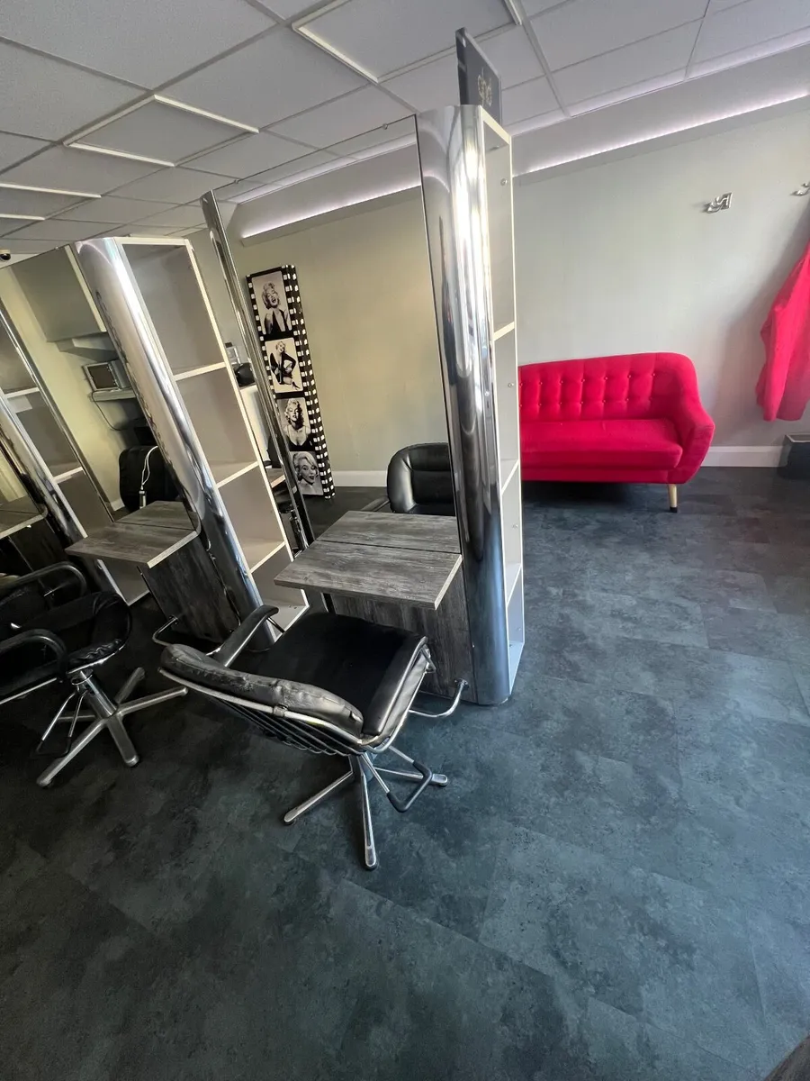 Salon furniture - Image 1