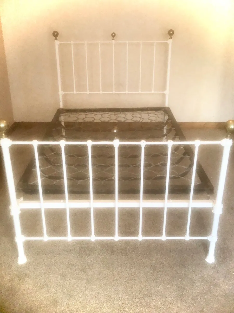 🟣Vintage Wrought Iron Bed 🟣 - Image 1