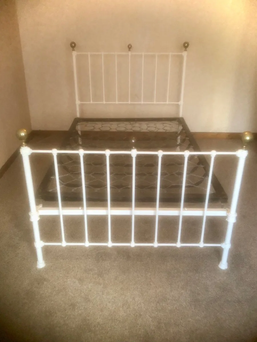 🟣Vintage Wrought Iron Bed 🟣 - Image 2