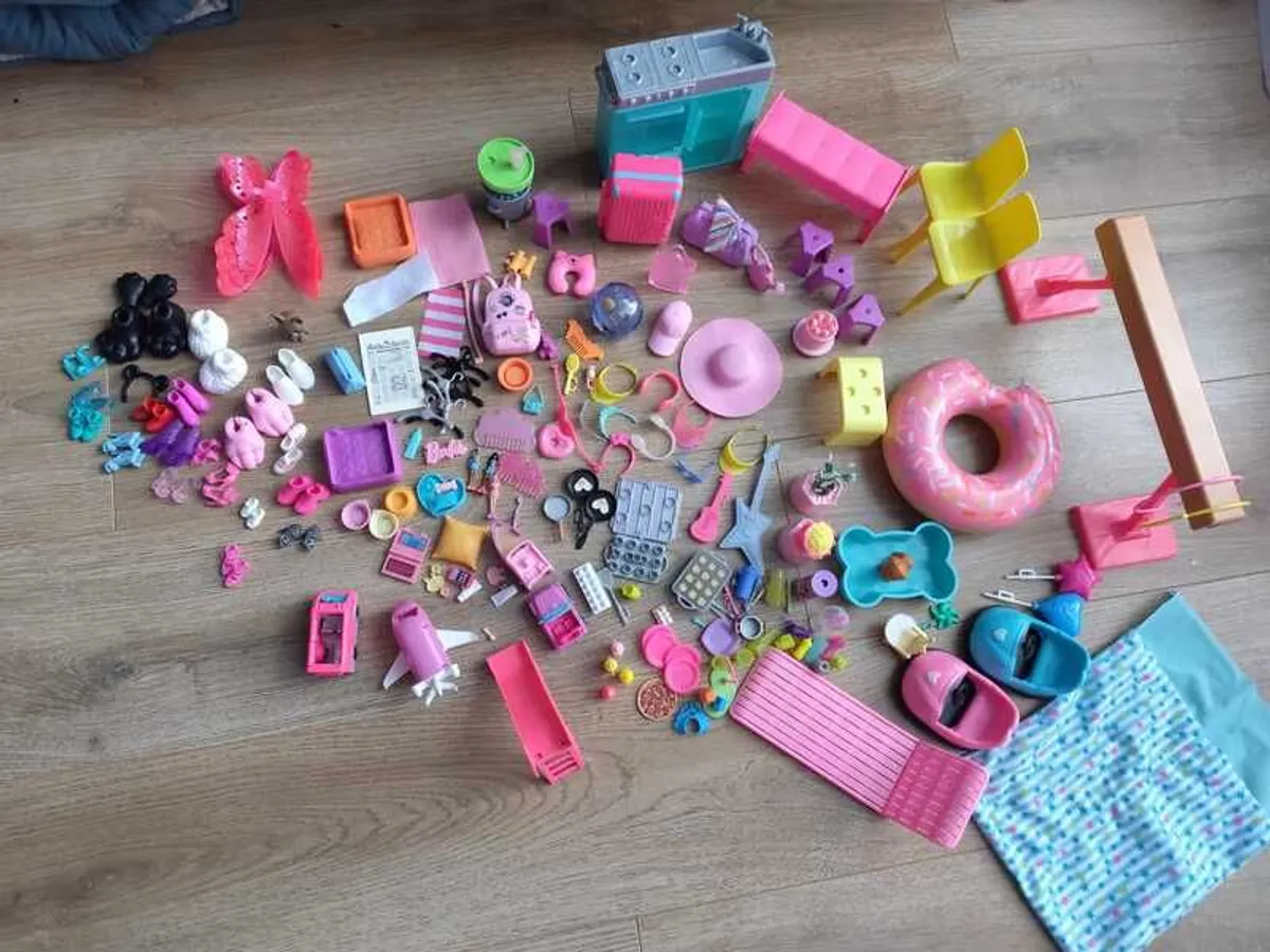 Barbie Dream House, 20+ Dolls, Camepervan, Car, Moped , Wardroobe - Image 3