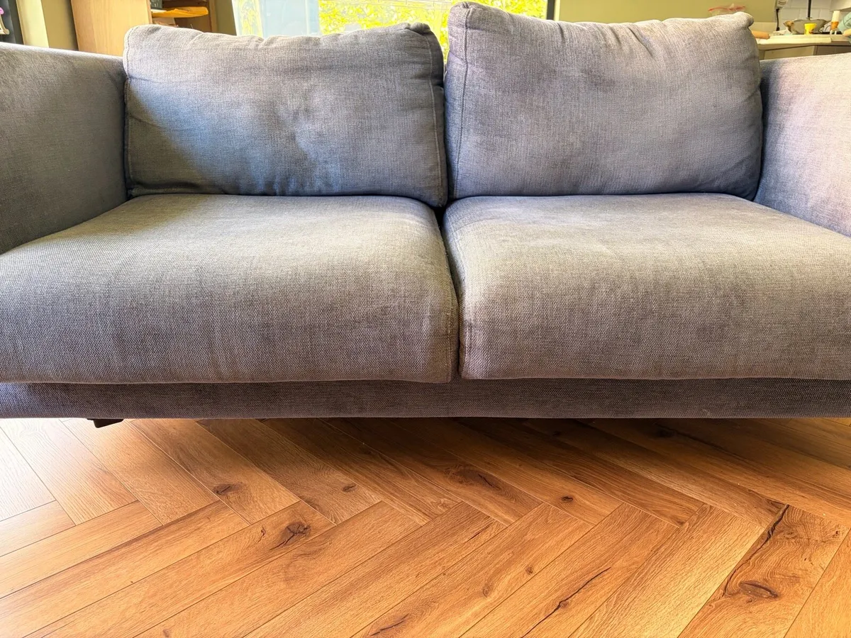 Couch. - Image 3