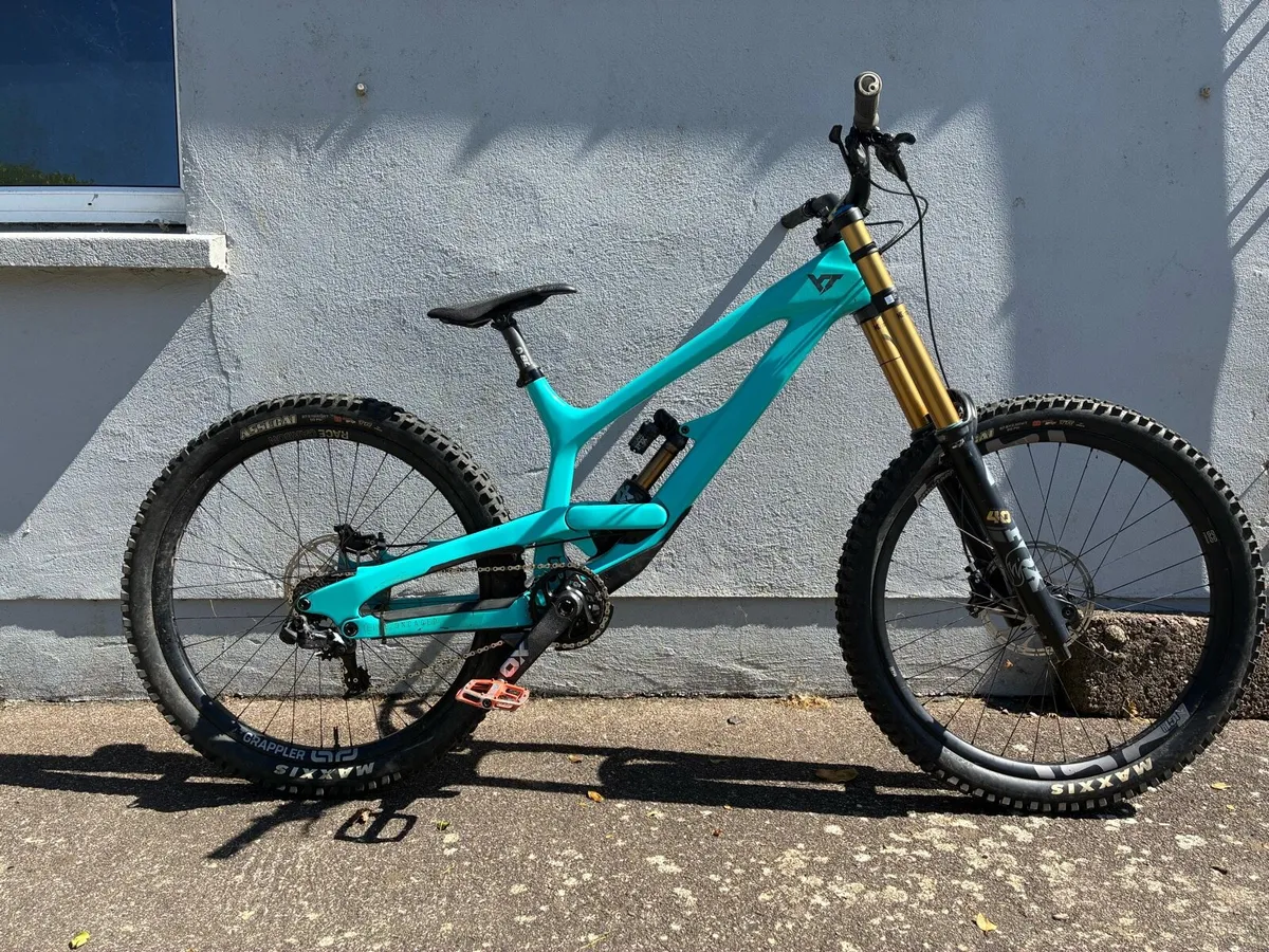 YT Tues downhill bike size large 27.5 - Image 1