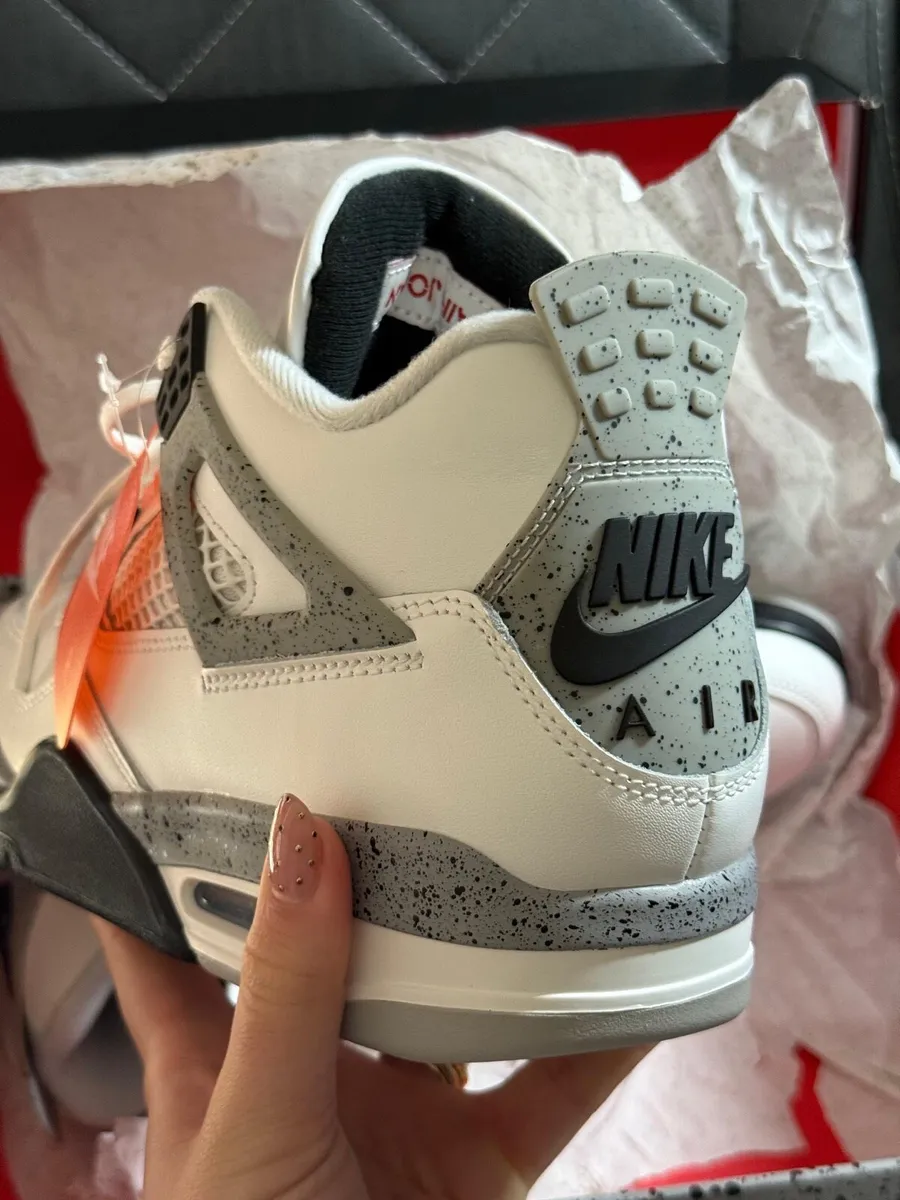 Air Jordan retro 4 white cement - Image 4