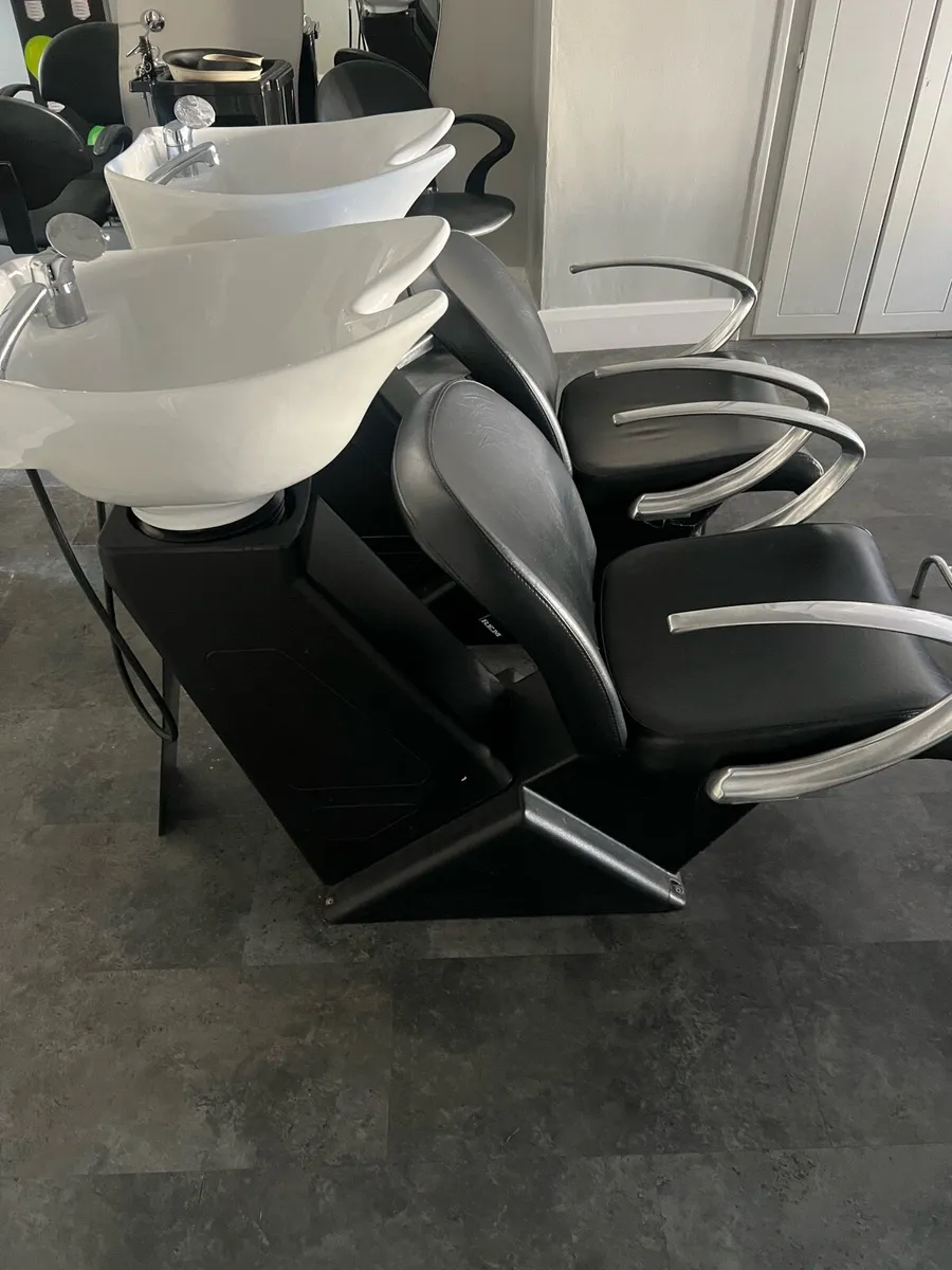 Salon furniture - Image 2