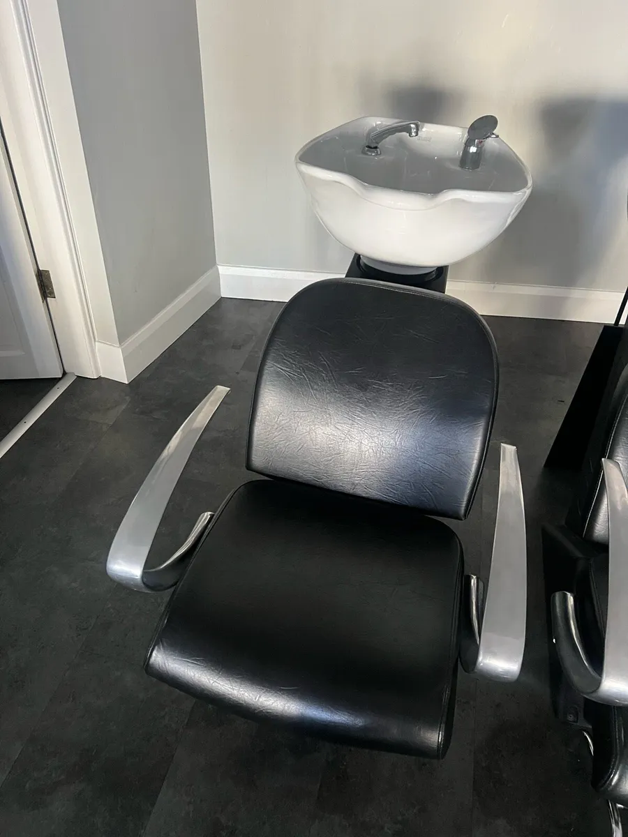 Salon furniture - Image 1