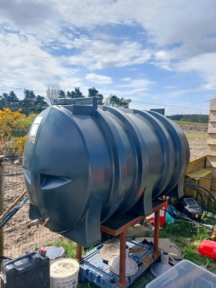 Oil tank - Image 1