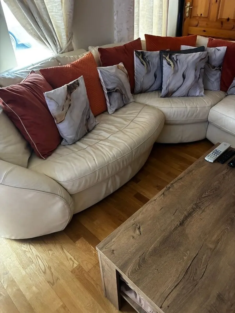 Couch - Image 4
