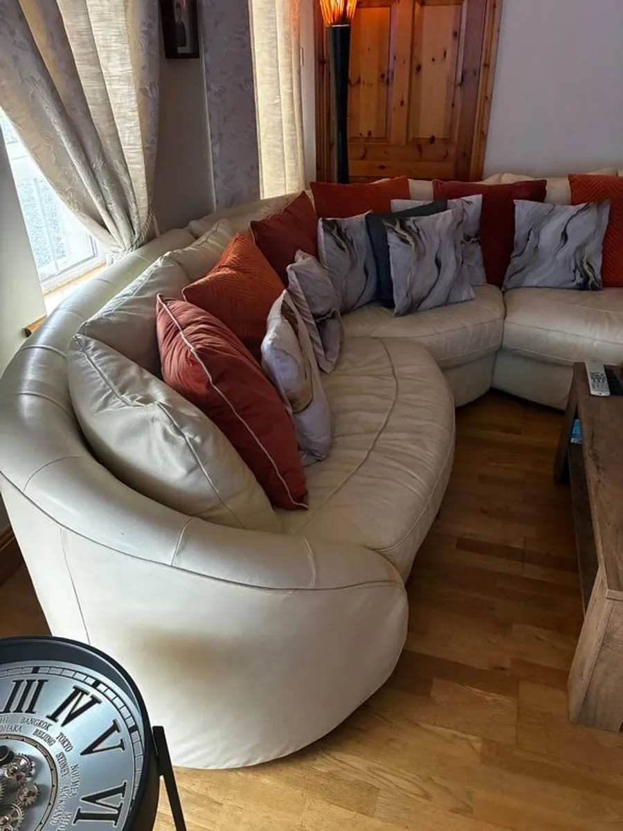Couch - Image 2
