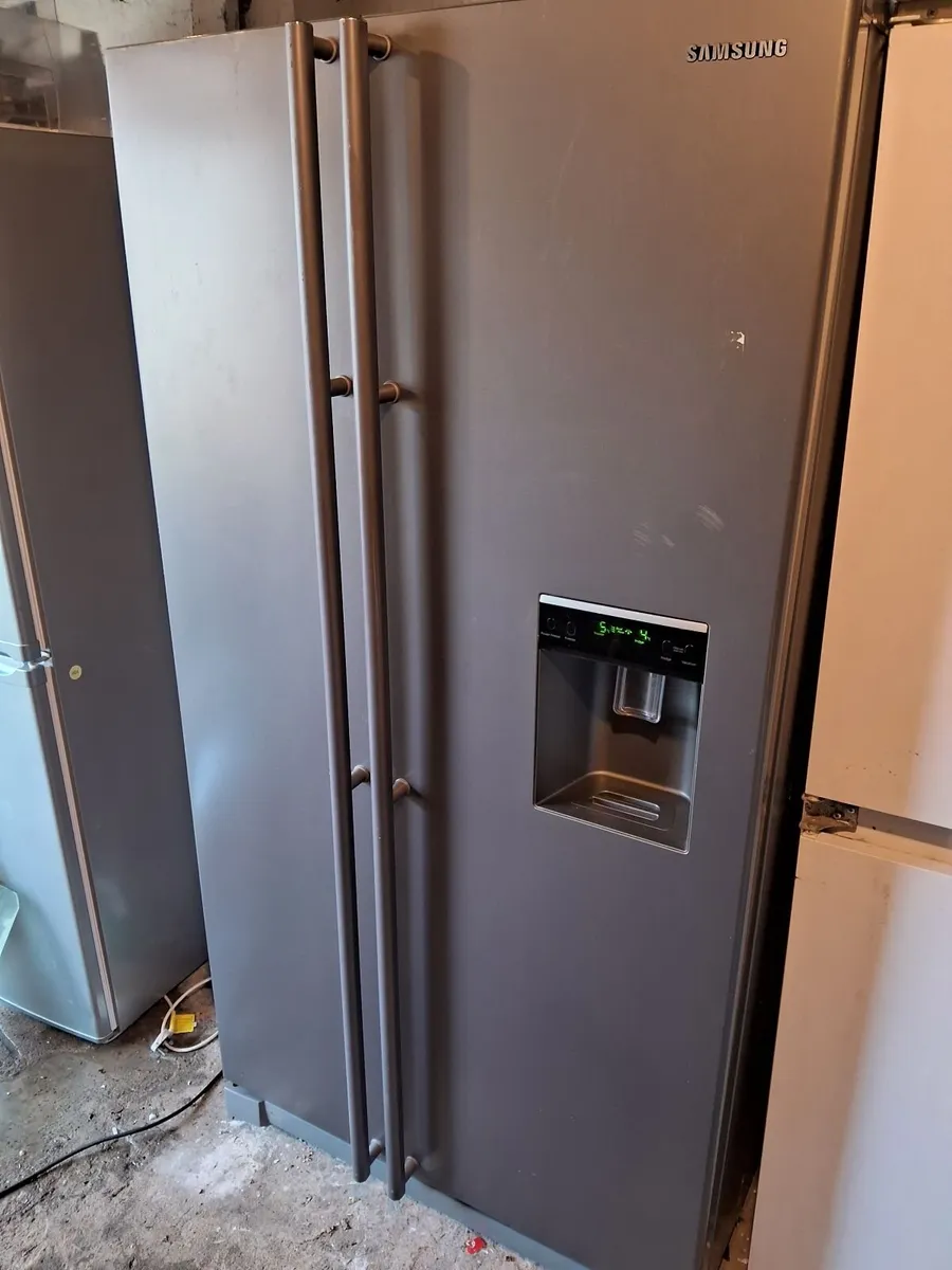 AMERICAN FRIDGE AND FREEZER - Image 1