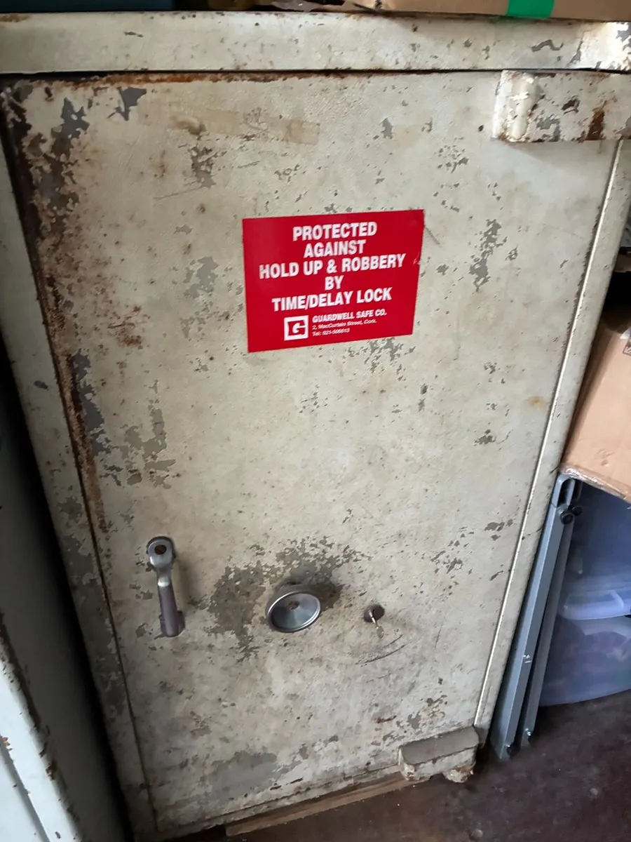 Safe - Image 2