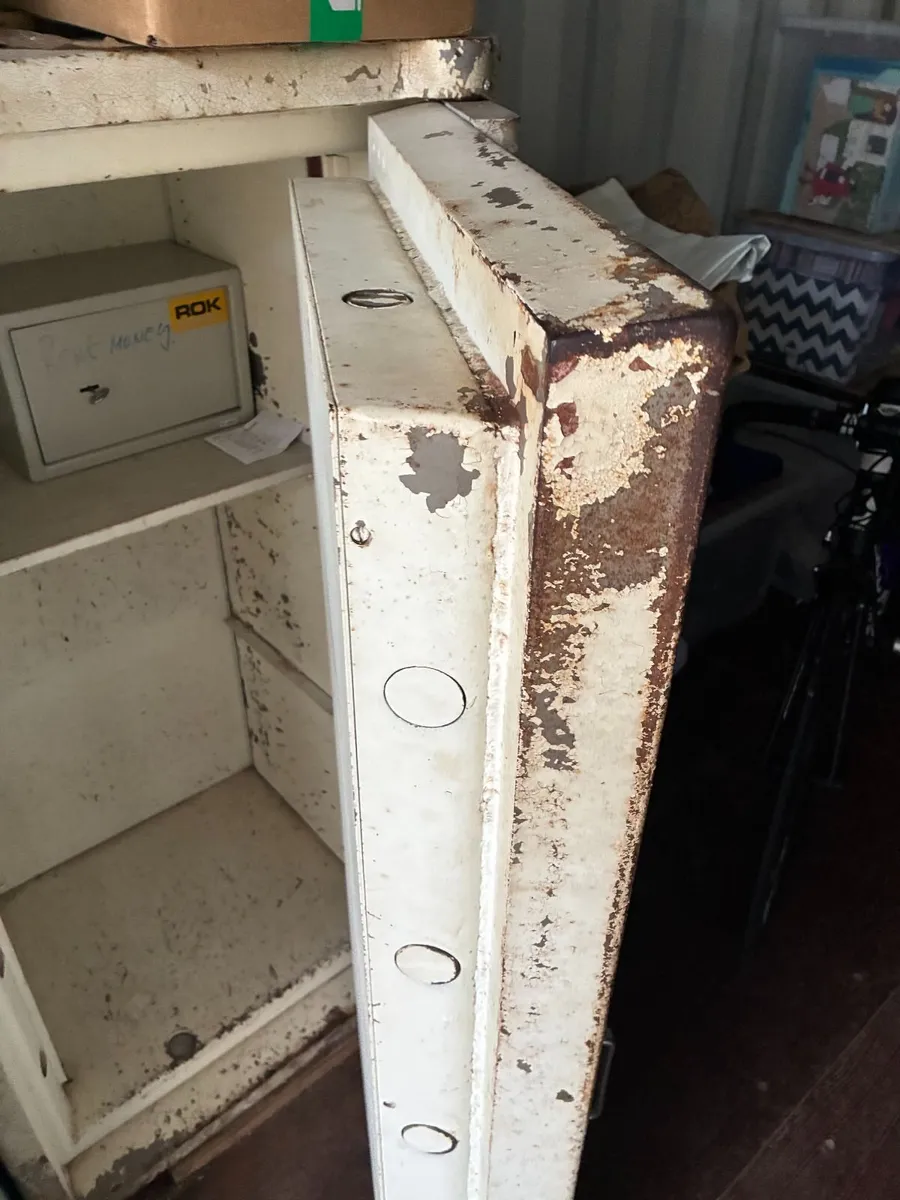 Safe - Image 1