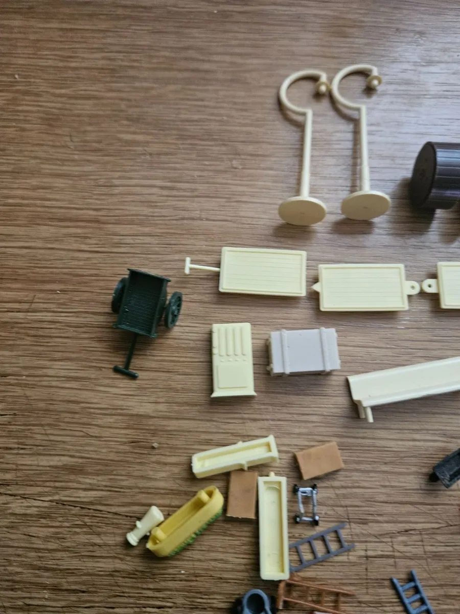 Hornby OO Gauge Accessories - Image 1