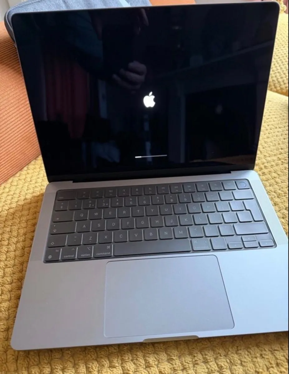 MacBook Pro M3 - Image 2