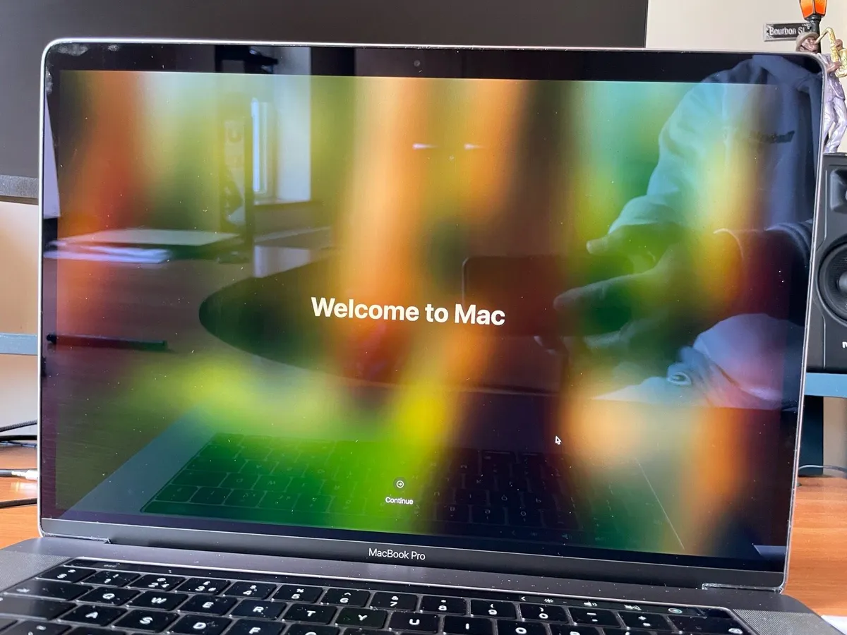 Apple MacBook Pro 2018 15.4 in - Image 1