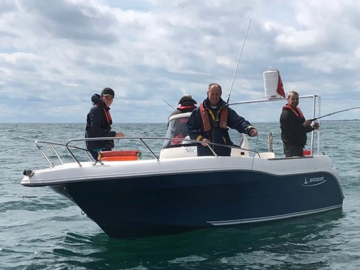 Boat. Quicksilver 230wa Suzuki 150 - Image 3