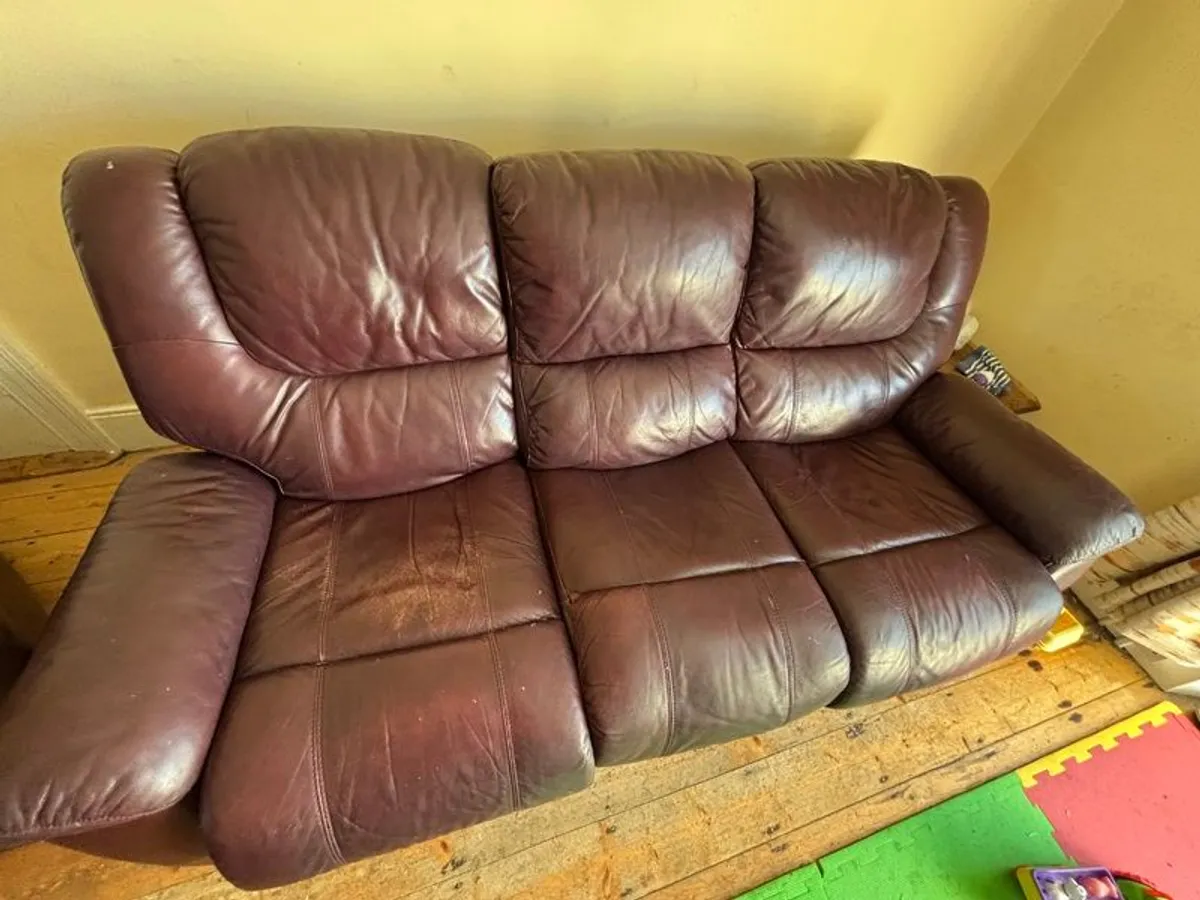 Sofa & 3 recliner chairs - Image 2