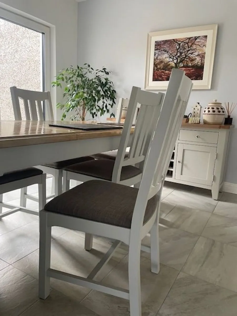 Kitchen table & 6 chairs - Image 4