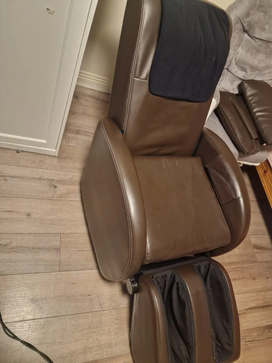 Massage chair - Image 1