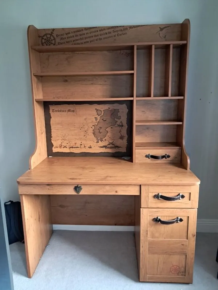 Kids pirate desk - Image 1