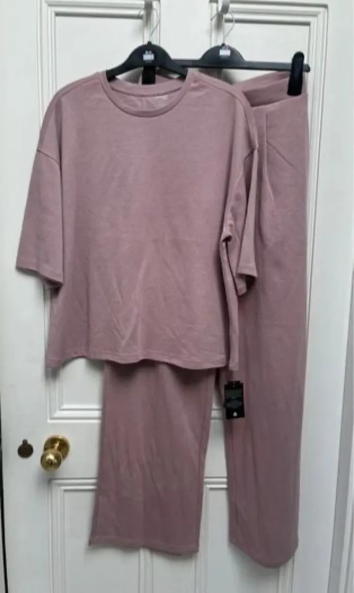 Co-ord Set - Co-ord oversized t-shirt and matching - Image 1