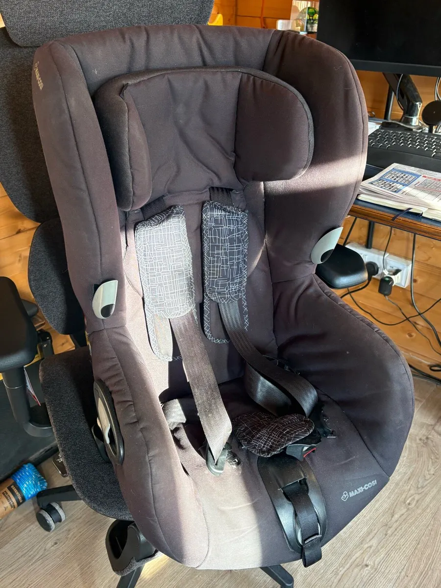 Maxi Cosi Axiss Car Seat (For Free)