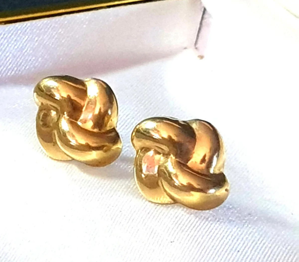 Vintage Hallmarked 9ct Gold 'Knot' Earrings - Image 2
