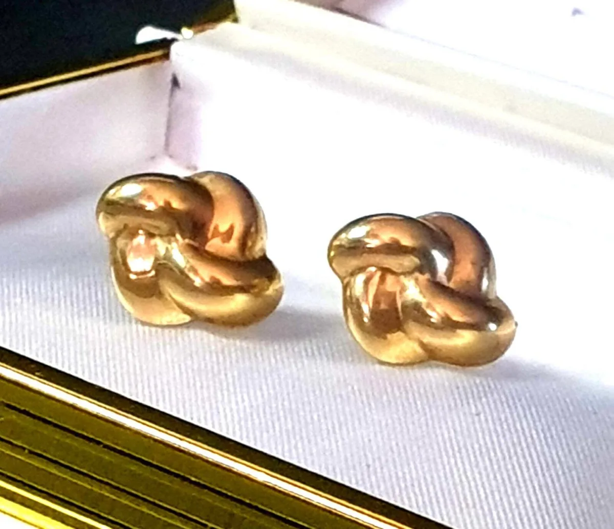 Vintage Hallmarked 9ct Gold 'Knot' Earrings - Image 3