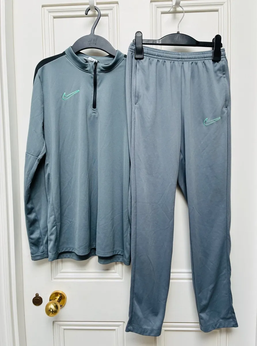 Boys Boys Nike 3 Piece Tracksuit YLG 13-15yrs - Image 1