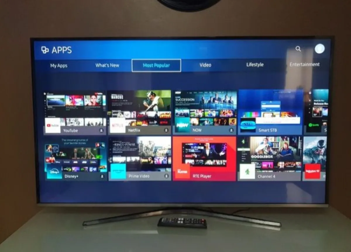 55" Samsung 4k Ultra HD HDR Freeview HD Smart TV - Image 3