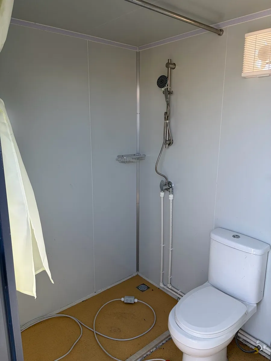 Toilet /shower block - Image 2