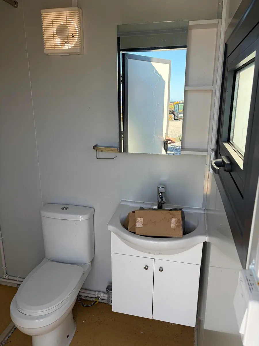 Toilet /shower block - Image 3