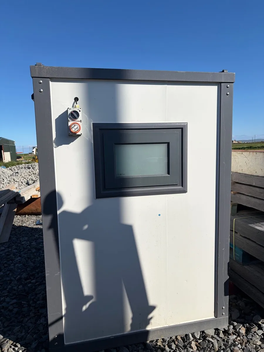 Toilet /shower block - Image 4