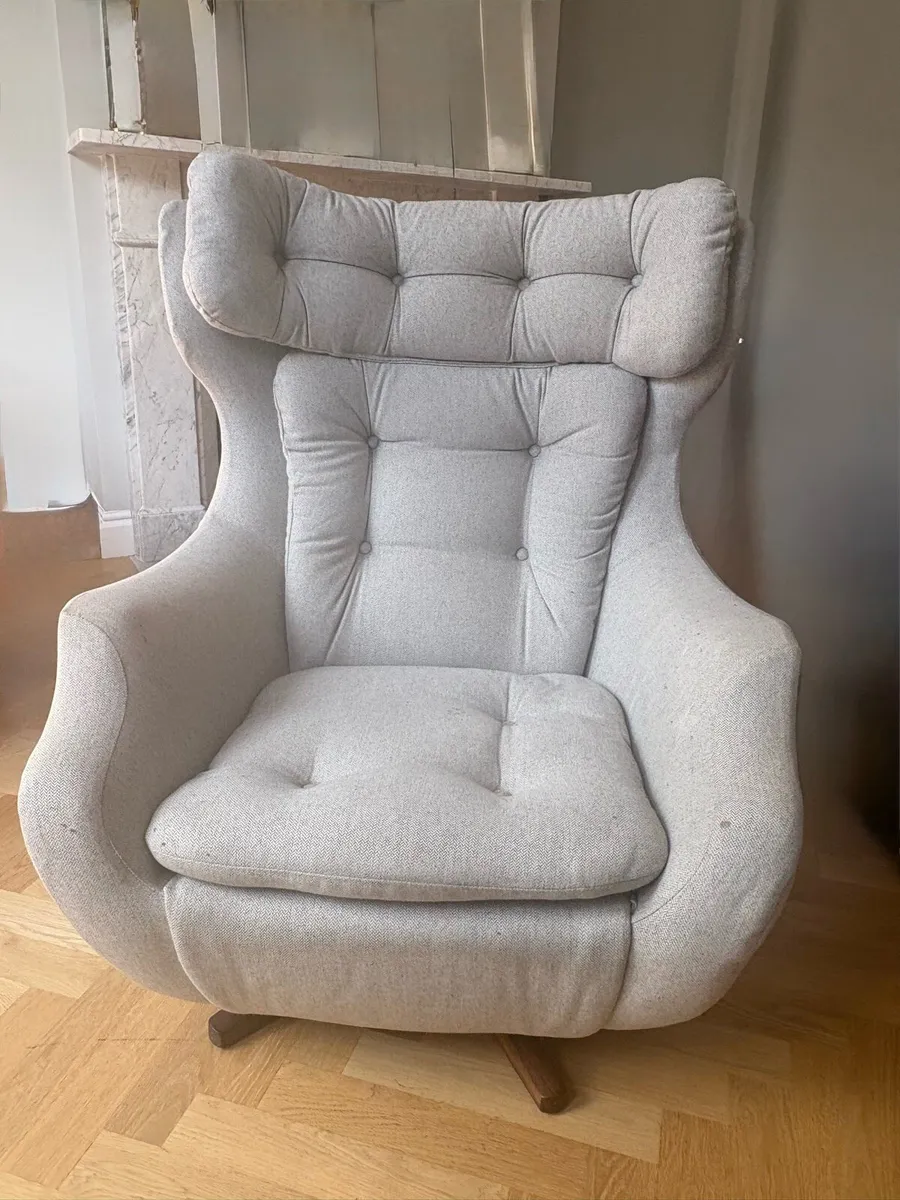 Parker Knoll Swivel Egg Chair - Image 1