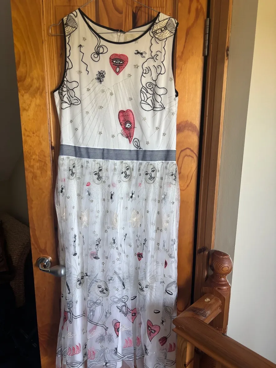Woman’s Dress Fee G - Image 1