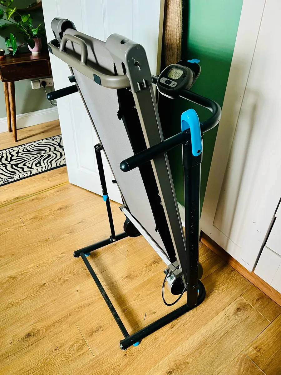 Manual Treadmill With Incline - Image 1