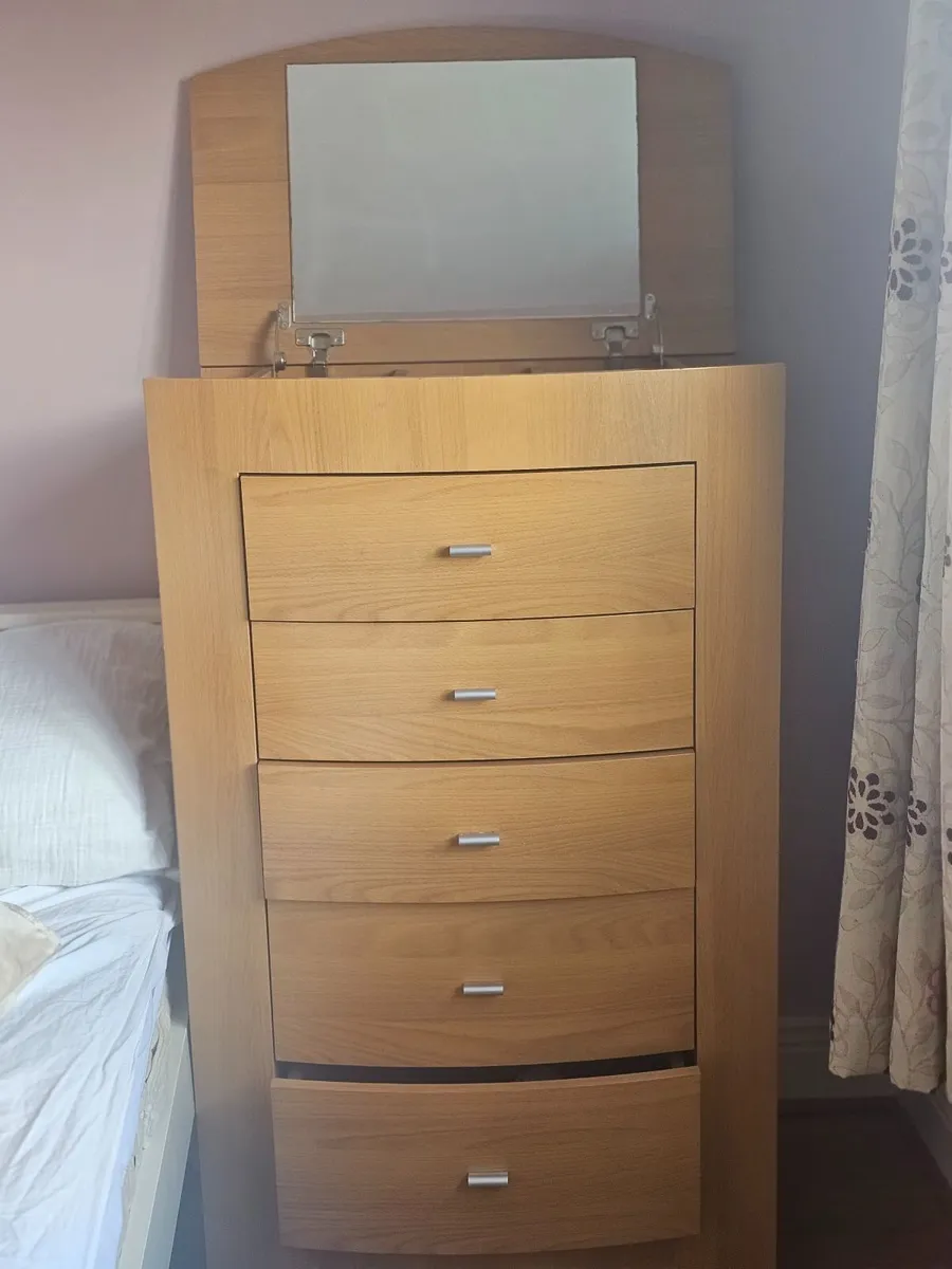 Chest of drawer with mirror - Image 1