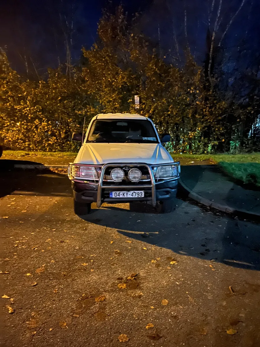 Toyota Hilux 2004 - Image 1