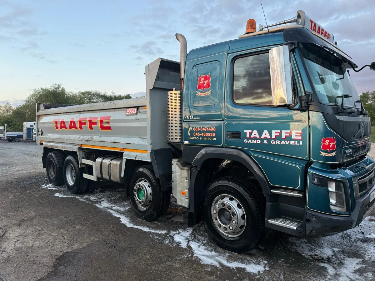 2017 Volvo fmx 410 8x4 sleeper cab tipper - Image 1